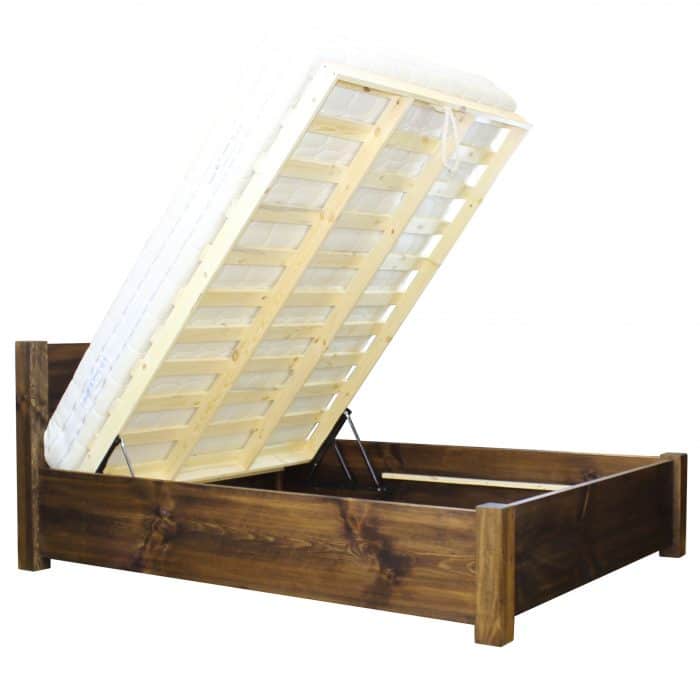 lóżka z drewna ze skrzynią na pościel